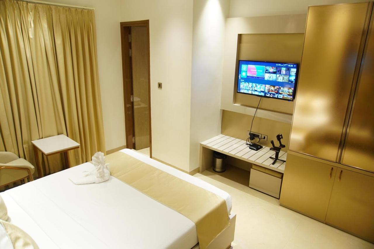 Red Orchid Hotell Kanpur Exteriör bild