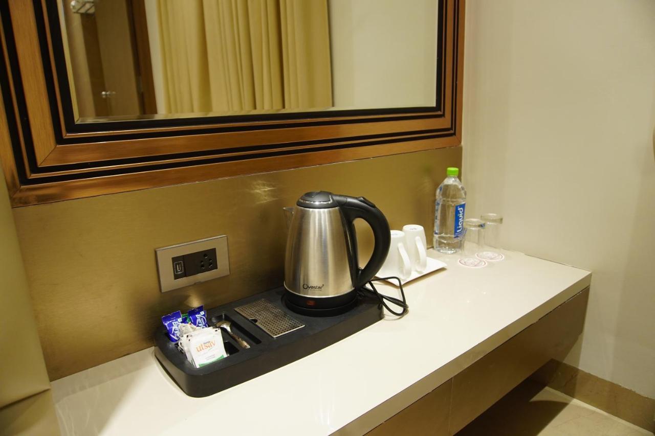 Red Orchid Hotell Kanpur Exteriör bild