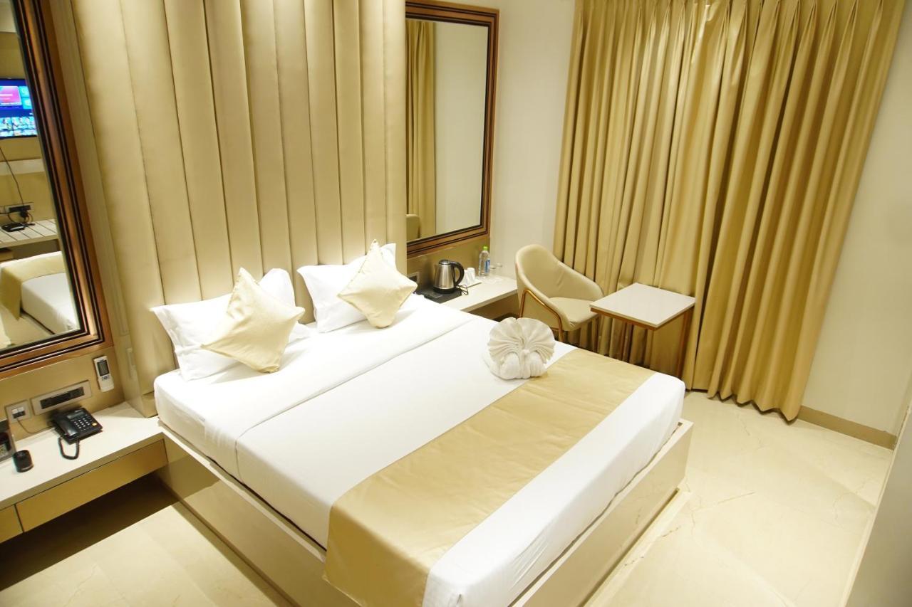 Red Orchid Hotell Kanpur Exteriör bild